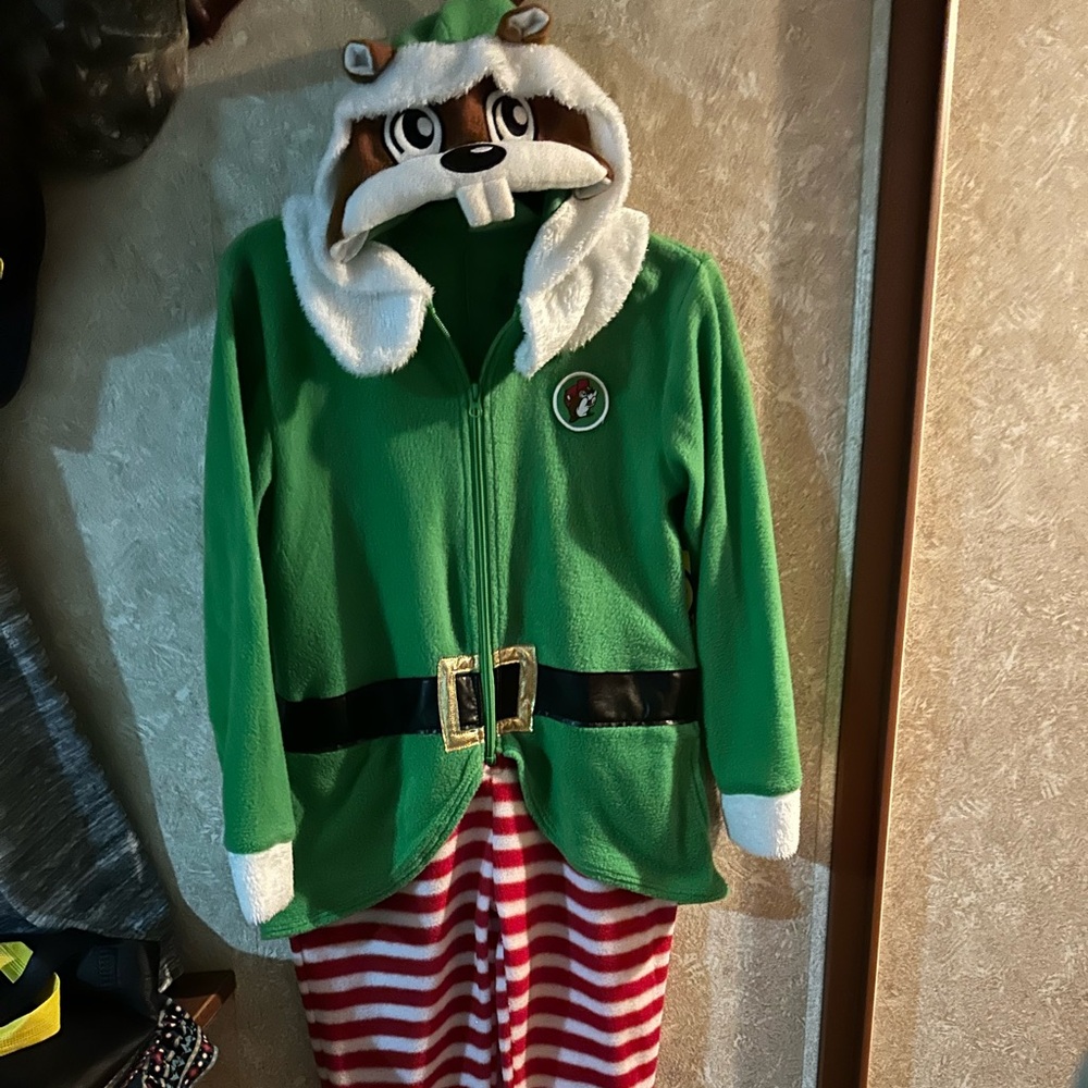 NWT Kids Buc-ee’s Elf Suit Onsie Beaver Christmas Body Cosplay Pajamas  M/L New